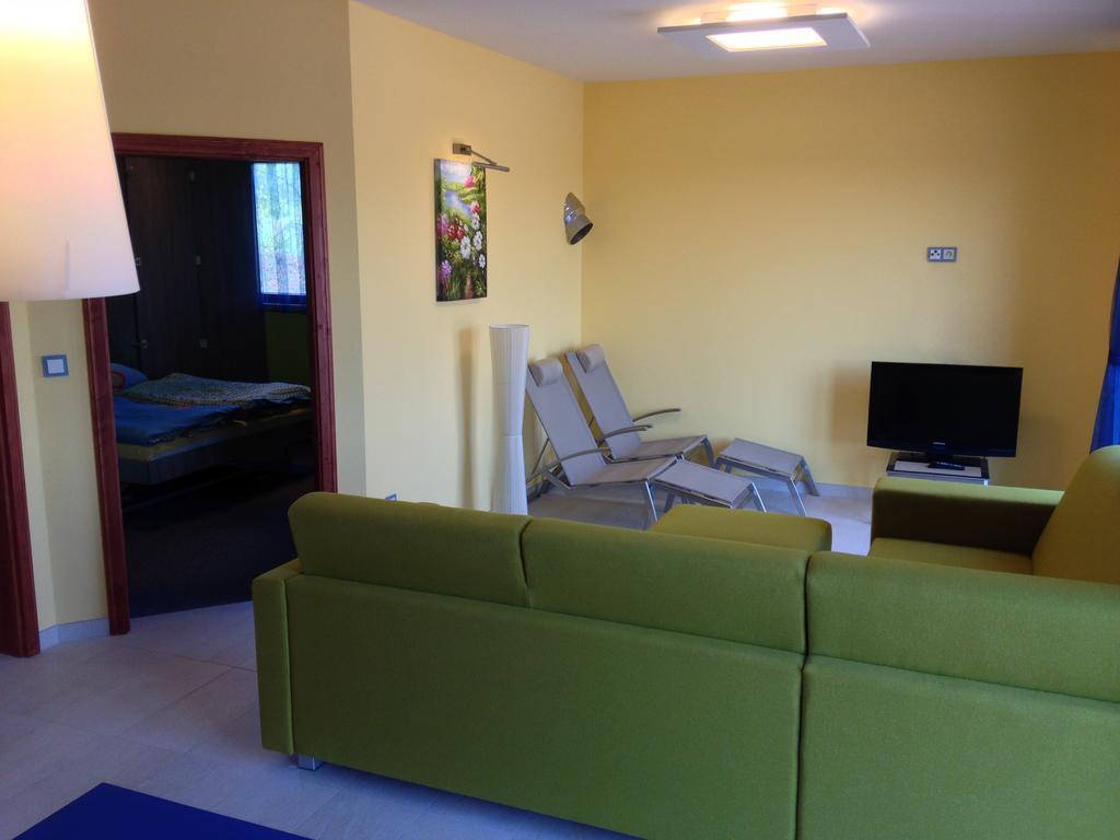 Lake View Apartments near Golf Resort Kunětická Hora, Dříteč Pardubice Zimmer foto