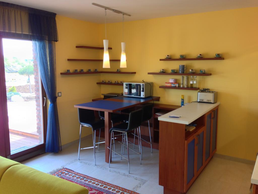 Lake View Apartments near Golf Resort Kunětická Hora, Dříteč Pardubice Zimmer foto
